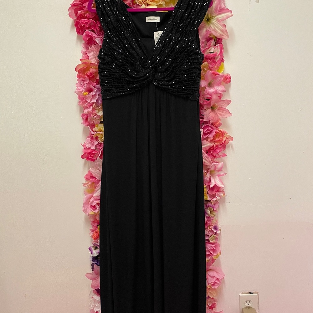 CALVIN KLEIN BLACK GOWN SIZE LARGE